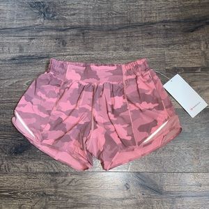 NWT Lululemon pink/red heritage 360 camo size 6 4”